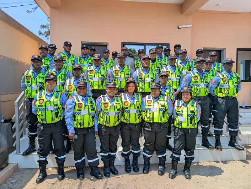 Les agents de Congo Astral Company devant le siège de Lubumbashi
